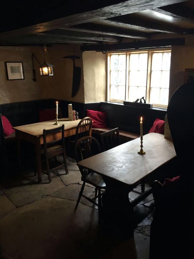 Compasses Inn Tisbury Exteriör bild